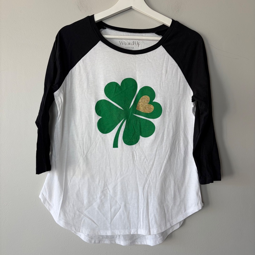 Wound Up Women's St Patricks Day Shamrock Gold Heart Raglan‎ Baseball Tee Large